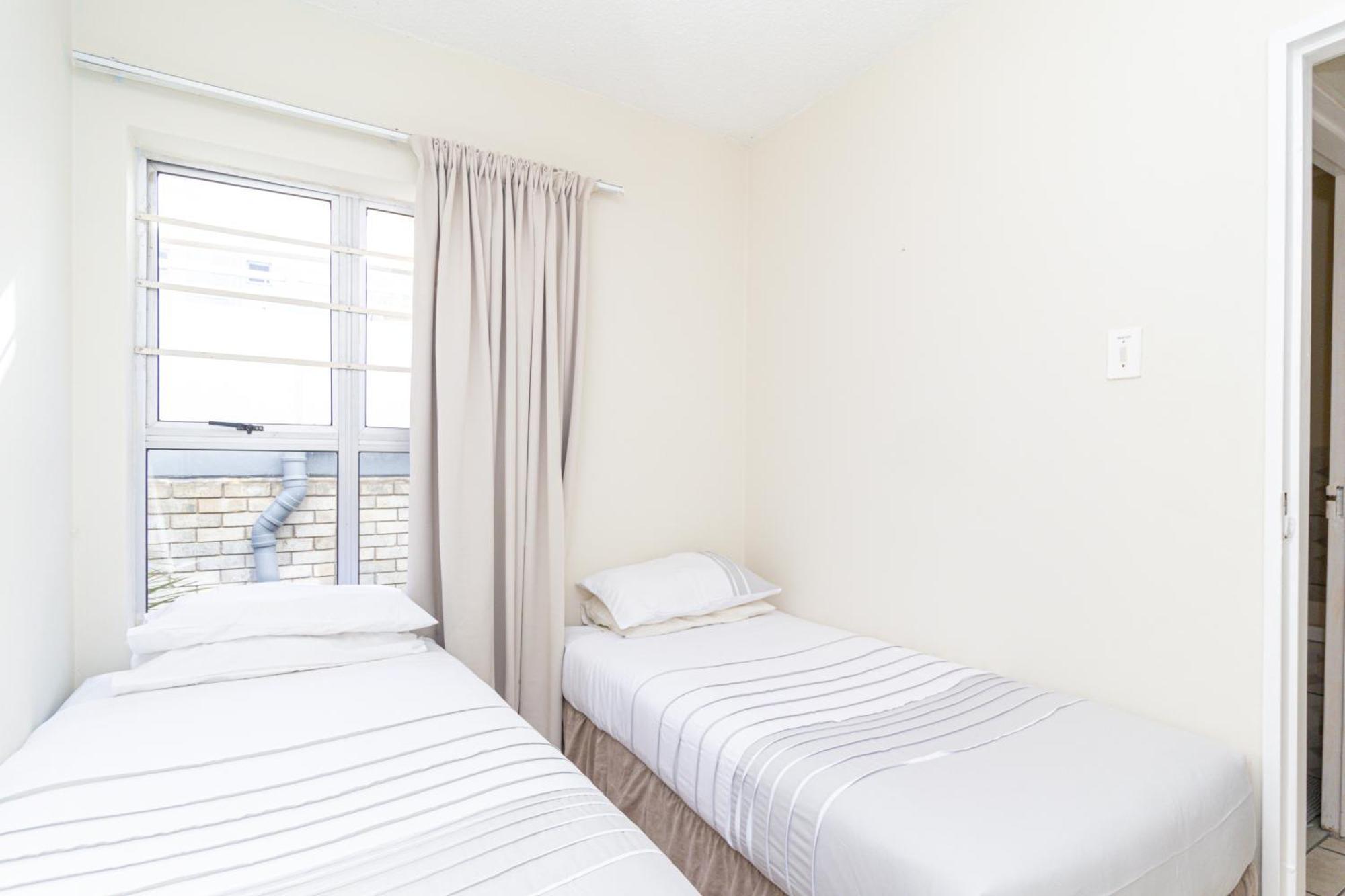 Modern Seaview Apartment ポート・エリザベス エクステリア 写真