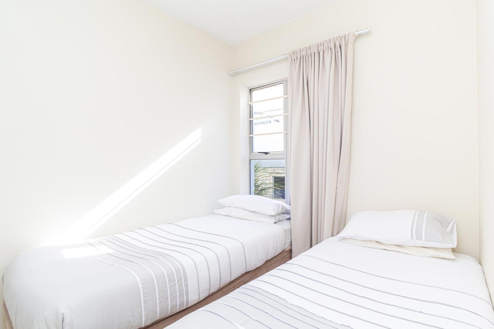 Modern Seaview Apartment ポート・エリザベス エクステリア 写真
